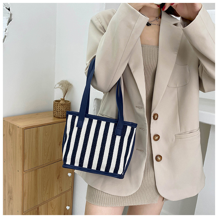 Korean Clashing Color Stripe Canvas Storage Bag Wholesale Nihaojewelry display picture 1