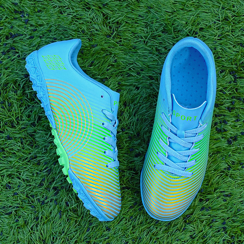 New-style soccer shoes for adults, men, women, and kids—ideal for training, featuring long rubber studs, low-cut design, available wholesale.