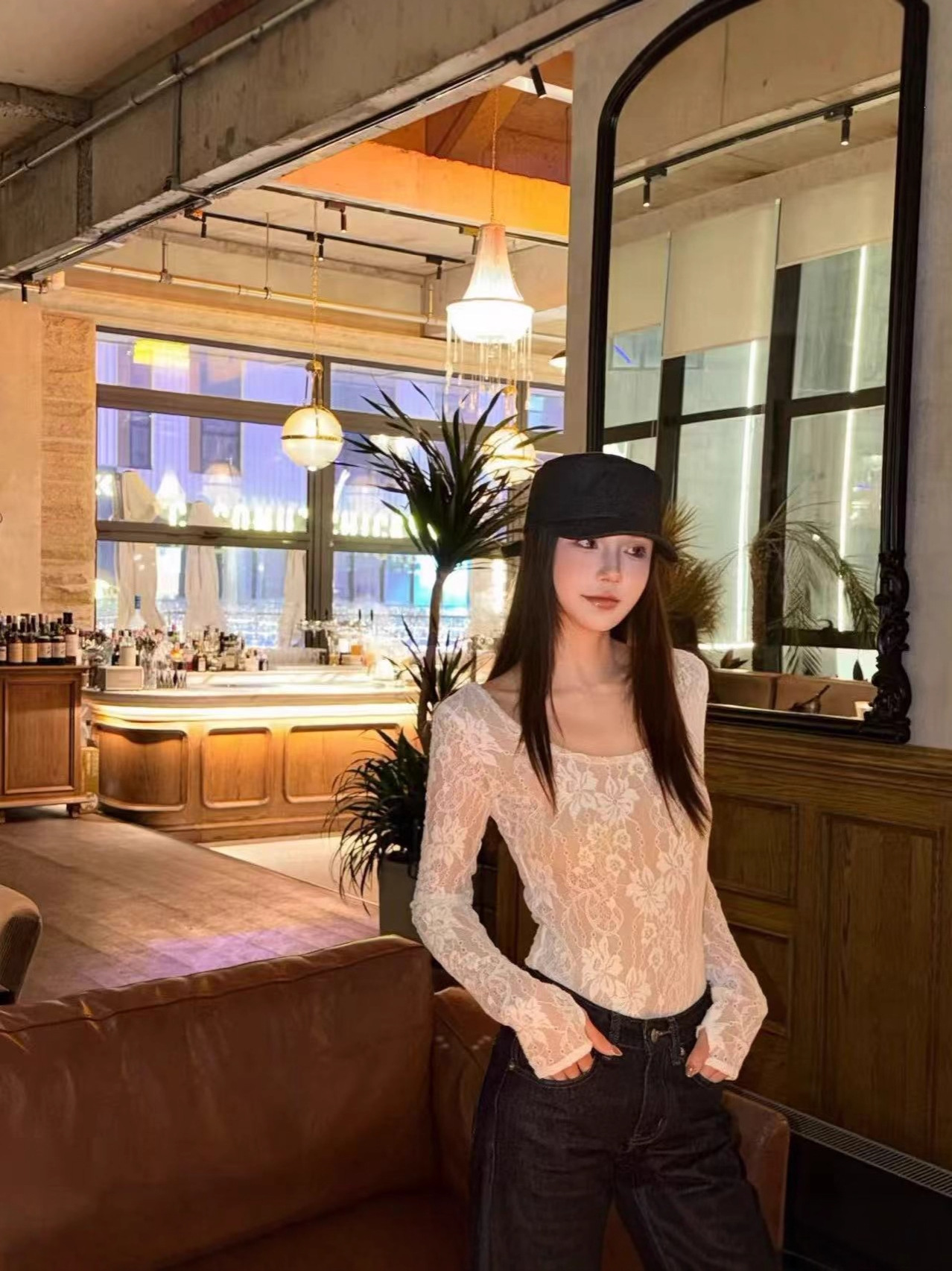 Xiaozhong otoño y invierno nuevo doble relieve gancho de encaje cuello redondo camiseta de manga larga cintura delgada chica caliente leggings