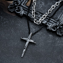 双层叠戴十字架项链男生痞帅个性设计服装链女时尚潮流高级感饰品