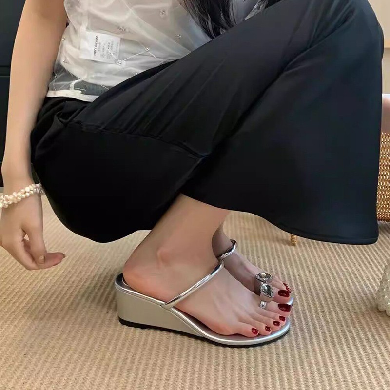 2026 verano nuevo estilo francés de diamante con zapatillas de dedos de las hadas estilo de moda con falda de una pendiente zapatillas frías image 2