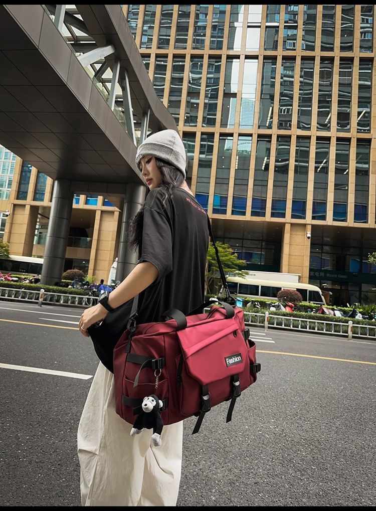 Travel bag with wet/dry separation, large capacity