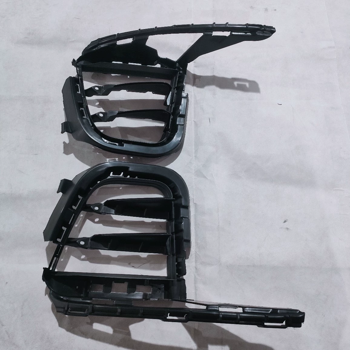 Применимо к рамке левой противотуманной фары Macan MACA большой 95B8076811E0 правая противотуманная фара