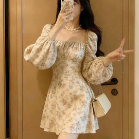 法式甜美风方领泡泡袖碎花连衣裙女2026早春季新款收腰显瘦短裙子