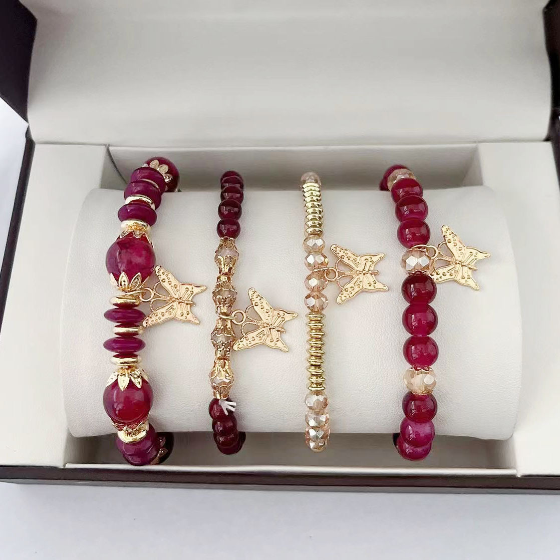 Juego de cuatro piezas de brazalete rojo oscuro