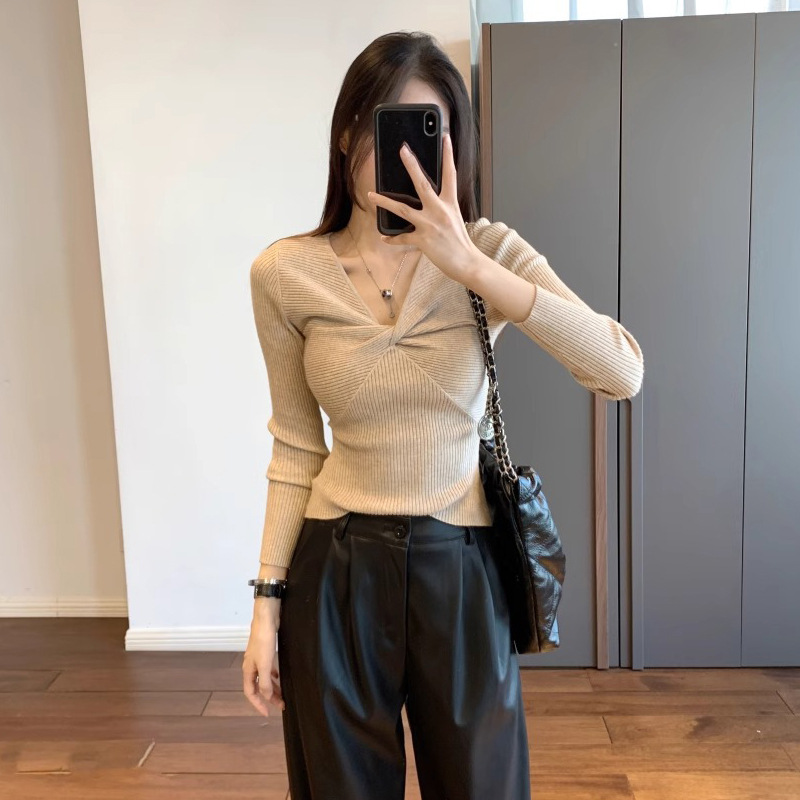 高级感V领扭结修身短款针织衫上衣女秋季新款长袖内搭毛衣打底衫