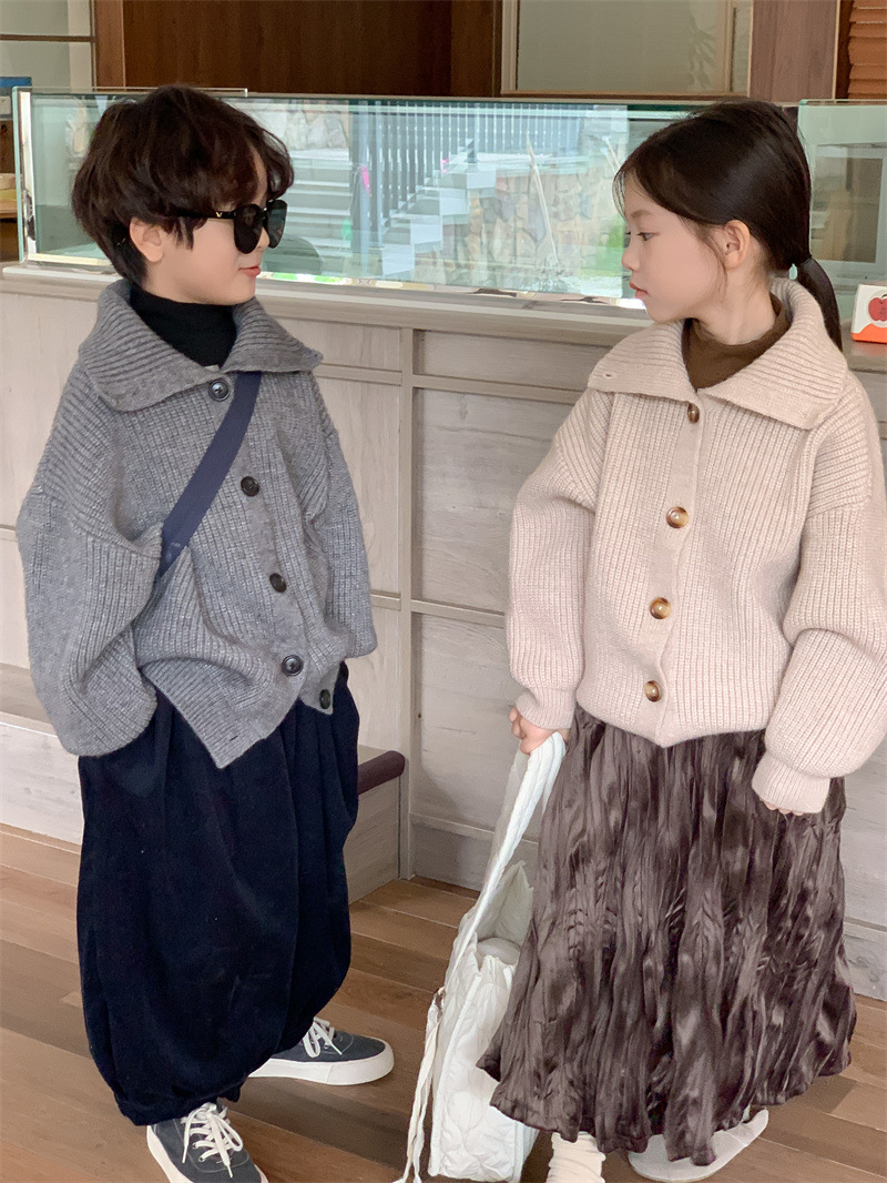 Versão coreana do suéter masculino e feminino 2023 outono/inverno novo cardigan de malha grossa infantil estiloso para bebês_voghion.com
