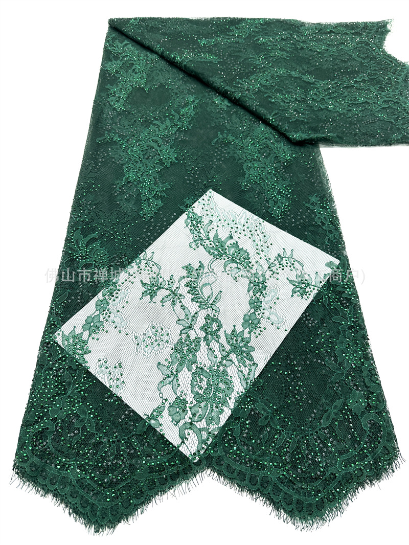 Tejido de malla de pestañas de encaje caliente flor retro hecha a mano verde diamante de cola de pez vestido de noche tela de boda en stock