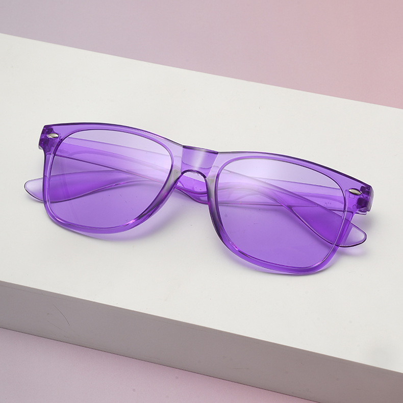 Gafas de sol retro de moda 2025, estilo caramelo con clavos de sombrilla de arroz, venta al por mayor directa de fábrica