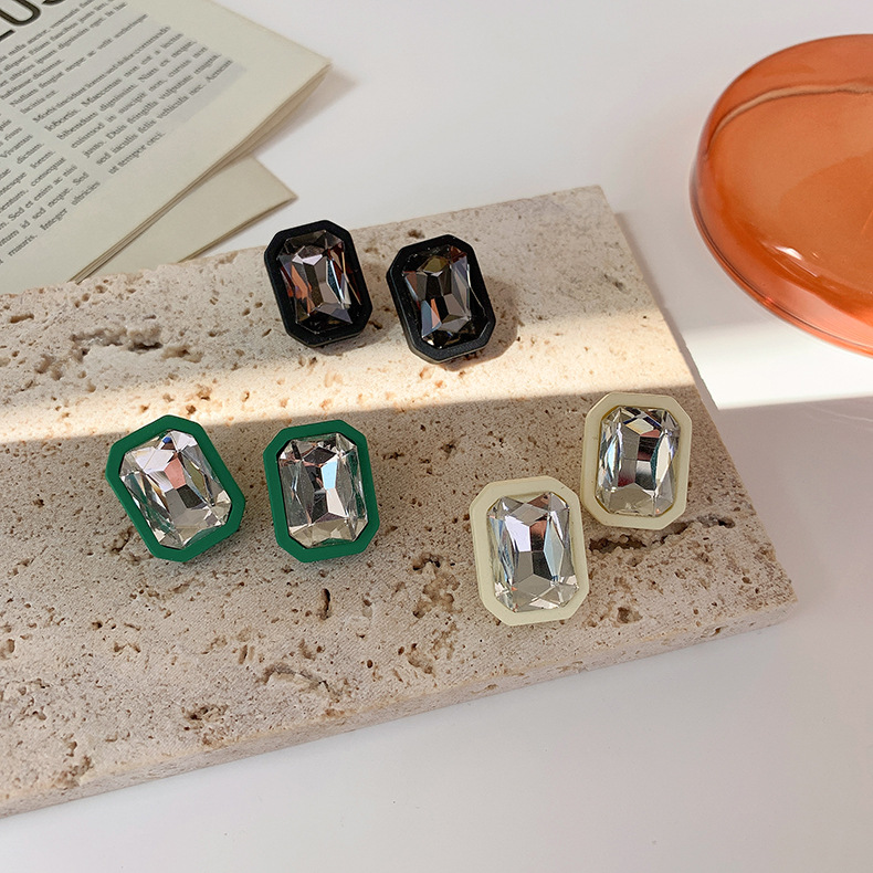 Retro Square Gem Stud Earrings Wholesale Nihaojewelry display picture 1