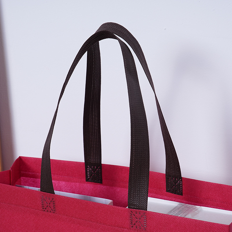 Bolsas de mano no tejidas personalizadas bolsas de tela no tejida ultrasónicas bolsas de mano de color sólido impresión LOGO bolsas de compras en stock image 3