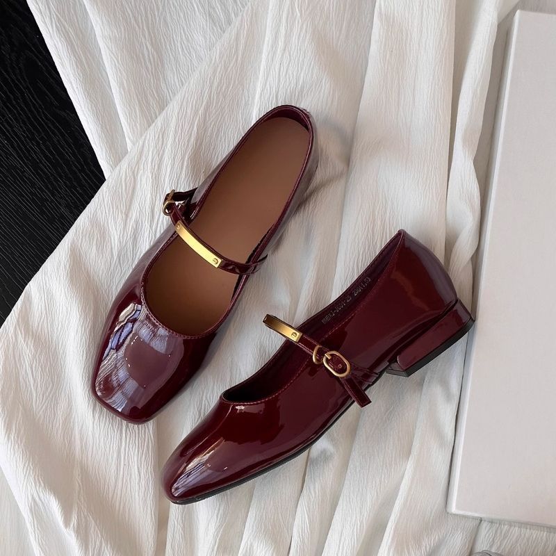 Zapatos franceses superficiales para mujeres 2026 verano nuevo cuero esmalte rojo viento de noche cabeza cuadrada de talón bajo zapatos de cuero plano Mary Jane