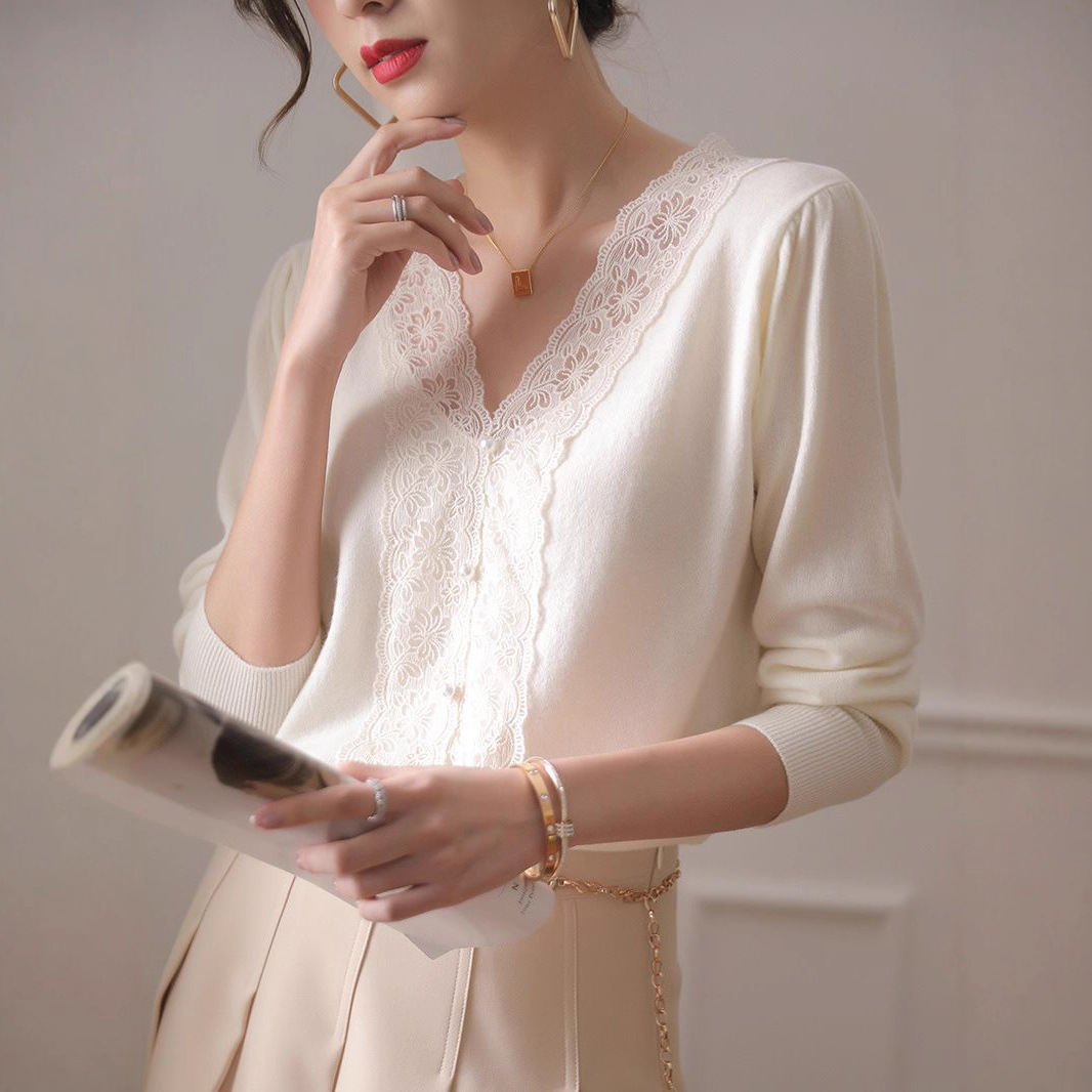 French V-neck knitted bottoming shirt high-end interior lace top design niche white sweater women's autumn and winter