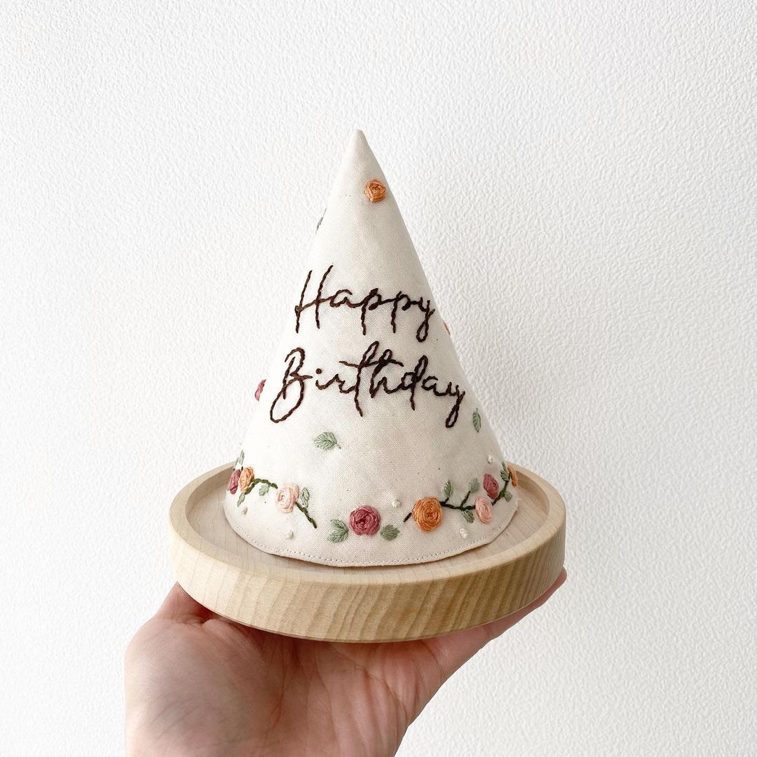 Mori bordado cumpleaños sombrero arco malla accesorios para el pelo del bebé de fiesta de los niños sombrero velo