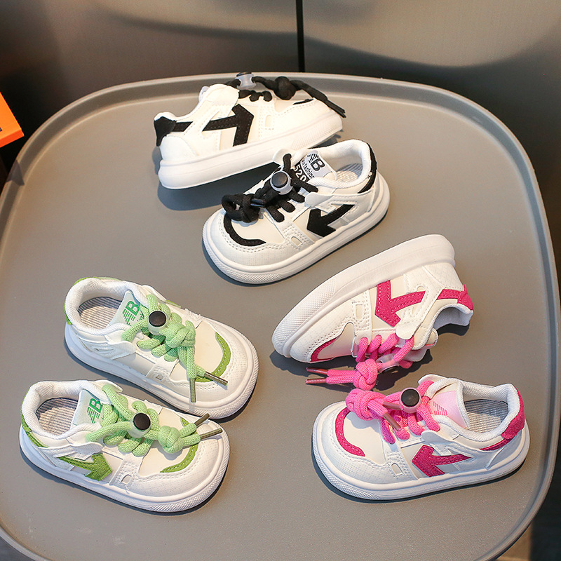 2025 nuevas zapatillas de deporte de otoño para niños, zapatos deportivos para niñas, zapatos de trbottomía para bebés pequeños, zapatos de suela blanda para bebés al por mayor