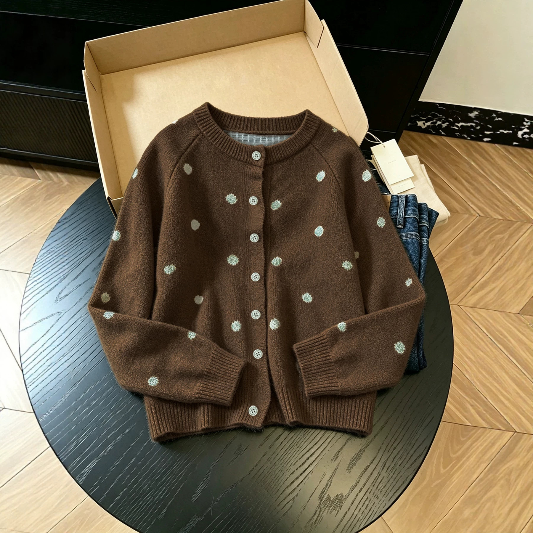 Cross-border bestseller: European and American plus-size spring/autumn women's round-neck knitted cardigan with polka dot jacquard, single-breasted, raglan long sleeves