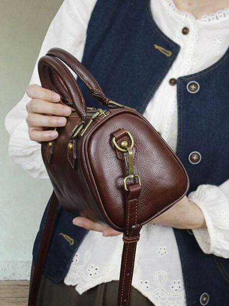 Leather shoulder bag