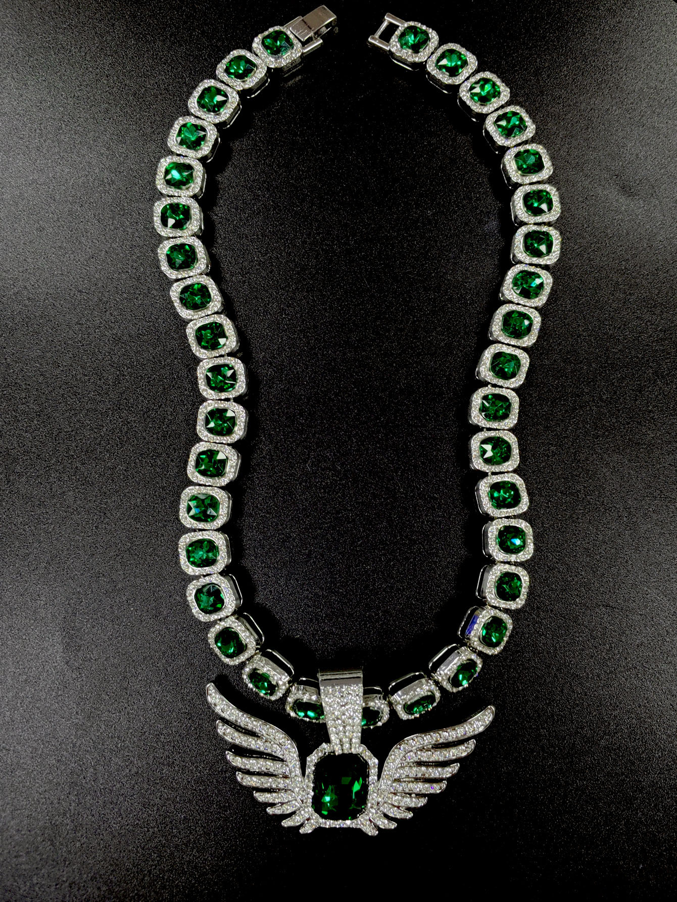 Emerald Wing Pendant Necklace For Men And Women Fine Jewelry_voghion.com