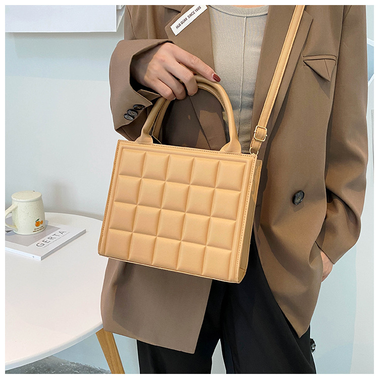 Small Pu Leather European And American Retro Square Bag display picture 8