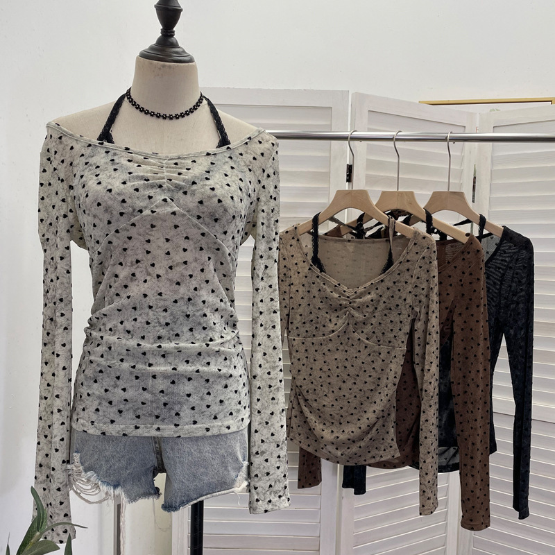 Real shot: Faux two-piece lace spliced halter neck camisole, thin style with heart-shaped flocking mesh base T-shirt 2965 Real shot: Faux two-piece lace spliced halter neck camisole, thin style with heart-shaped flocking mesh base T-shirt 2965