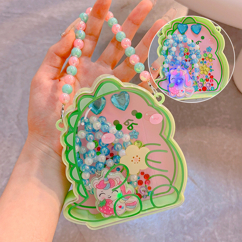 Pequeño dinosaurio verde