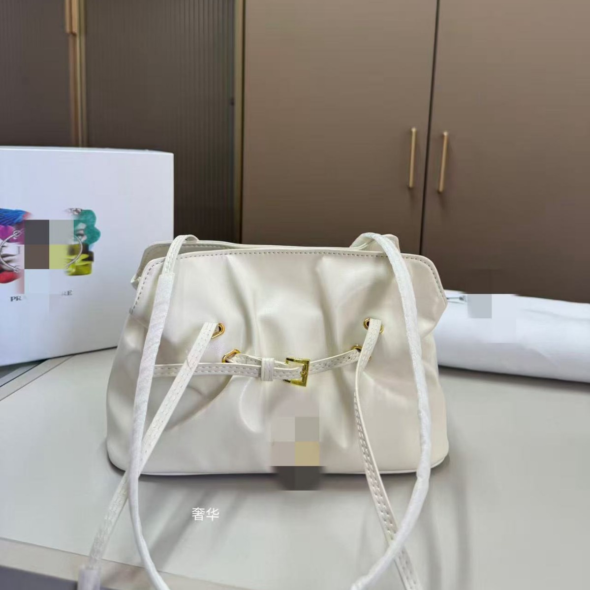 莞产 P家秋冬新款徽标扣带机车靴真皮圆头复古短靴厚底增高马丁靴