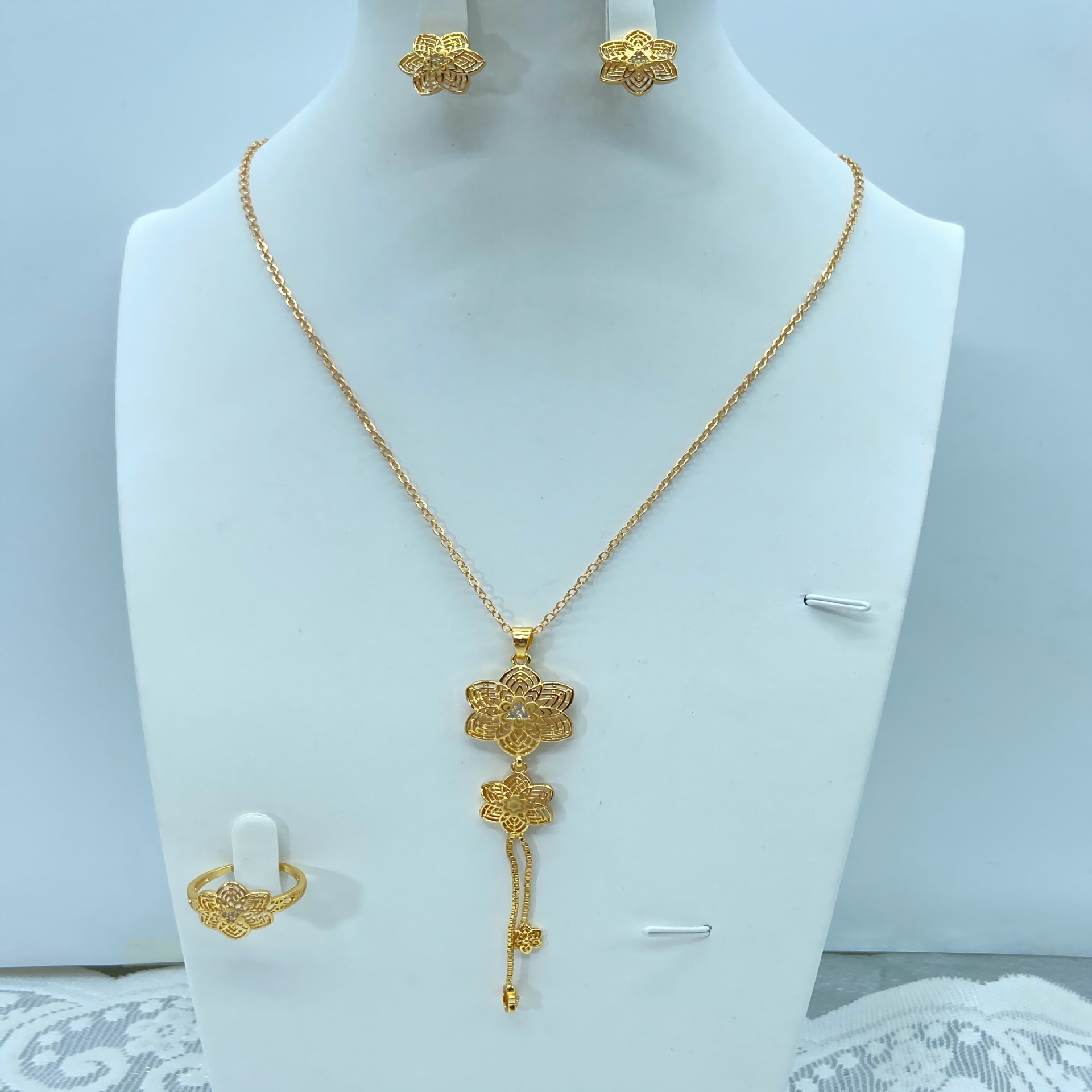 Transfronterizos de moda retro de Oriente Medio conjunto de joyería collar pendientes de boda banquete de bronce de lujo joyería dorada mujer