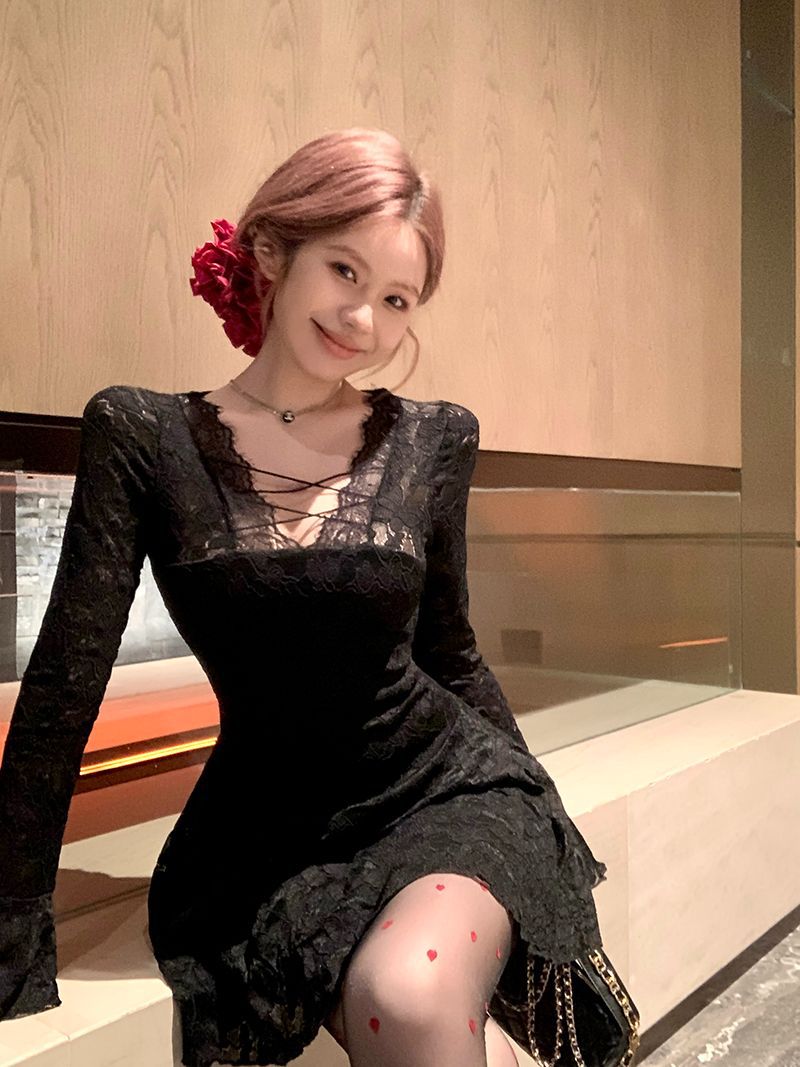 Sexy lace fitted long-sleeve