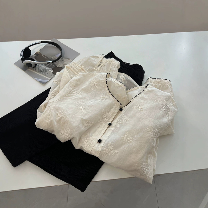 Gentle Retro Age-Reducing Artistic Embroidered Top, Loose Lace Shirt, Long-Sleeved Shirt, Women's Round-Neck Stylish Beige Shirt Gentle Retro Age-Reducing Artistic Embroidered Top, Loose Lace Shirt, Long-Sleeved Shirt, Women's Round-Neck Stylish Beige Shirt