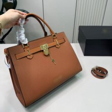 跨境M手提包托特包新款简约通勤气质金属锁头包荔枝纹托特购物
