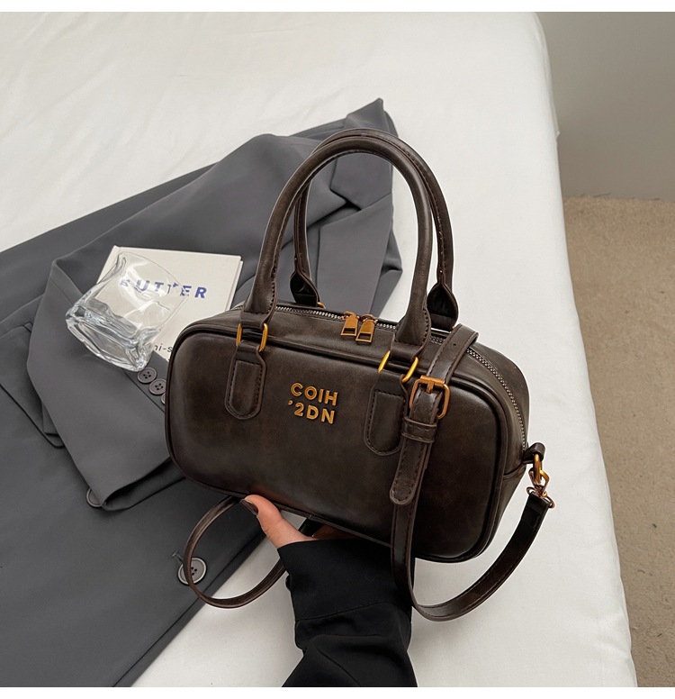 펜던트가 없는 브라운 컬러