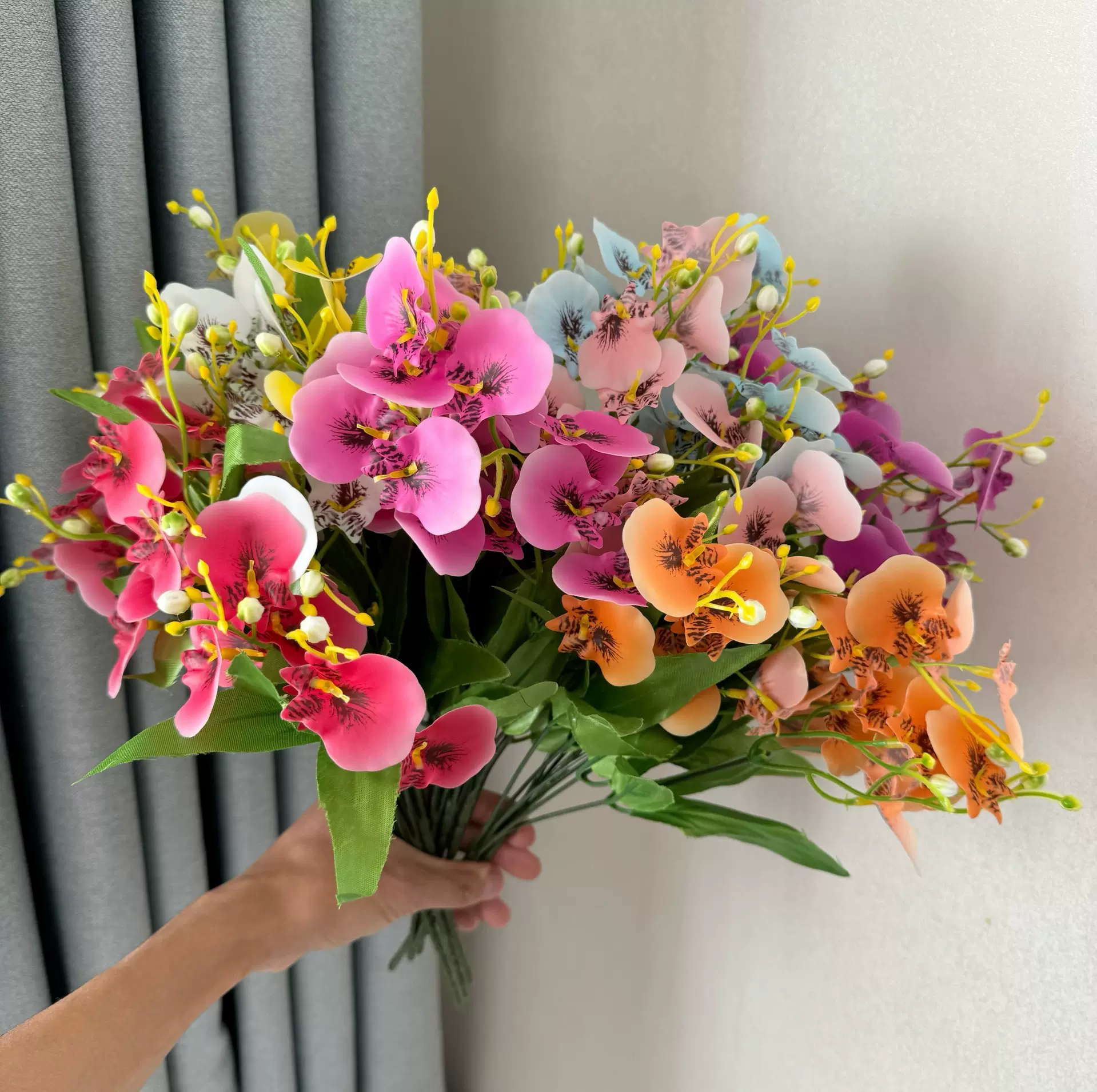 仿真带叶蝴蝶兰假花迷你小兰花家居装饰摄影道具摆件盆景插花配材