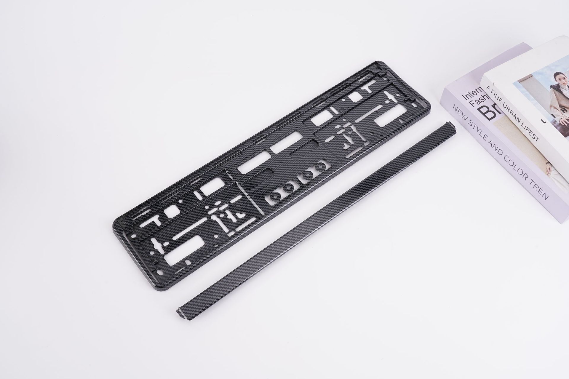 Factory-made European standard carbon fiber pattern ABS license plate holder, EU universal car license plate frame, cross-border best-selling license plate holder