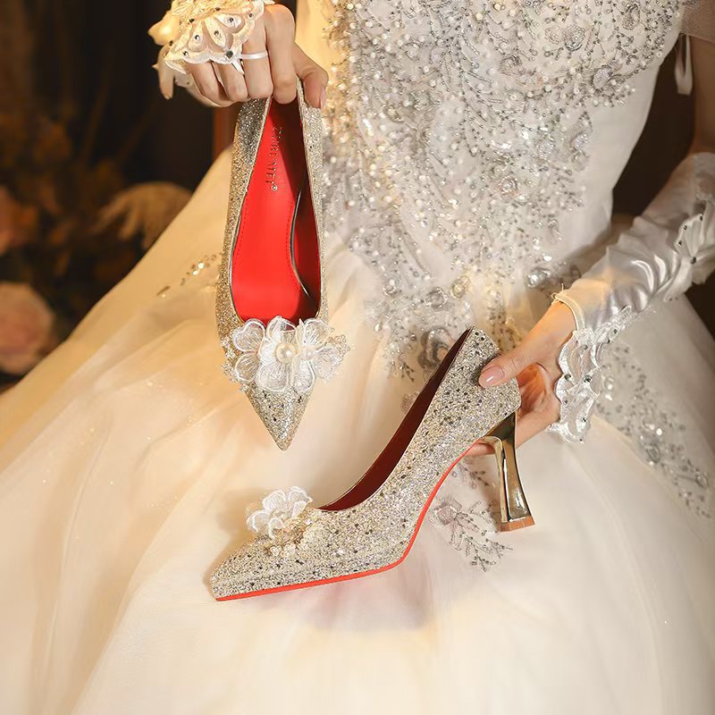 Giày cao gót mũi nhọn đính hoa sequin một dây stiletto — sâm panh