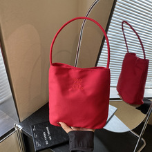 �R����ɫϵˮͰ��������Ů2025�¿�r�д̽�Ҹ�°����s�μ�Ů��