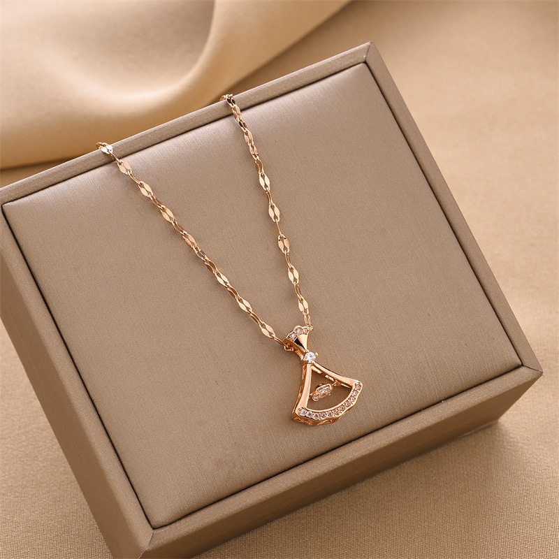 Collar de acero de titanio nuevo transfronterizo, joyería femenina, personalidad de moda, venta caliente simple, joyería de cadena de clavícula femenina, collar creativo image 144