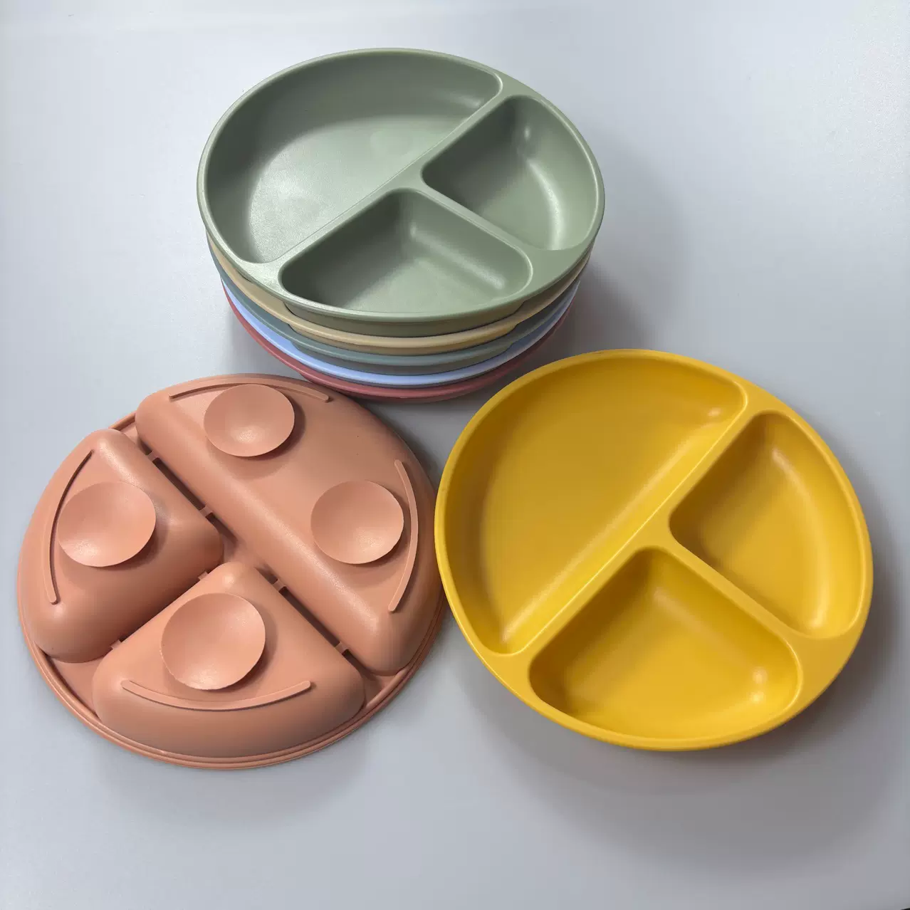 跨境热销儿童硅胶餐盘一体式婴儿专用辅食碗便携式折叠硅胶餐盘