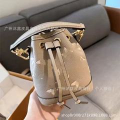 跨境外贸广州新款抽绳手提女包印花单肩轻奢斜挎包复古百搭水桶包