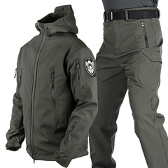 工場クロスボーダーサメの皮突撃服セット男性秋冬防水厚手のソフトシェルセットとベルベットの迷彩トレーニング服
