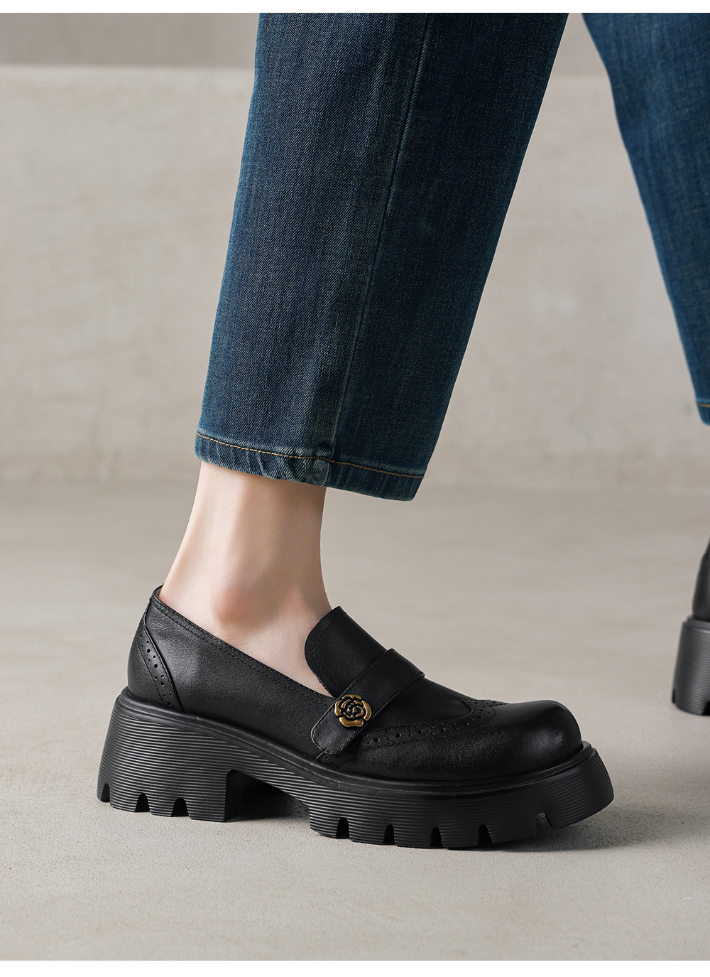 Giày loafer nữ đế xuồng phong cách Anh cổ điển, mũi tròn, gót cao nhỏ, họa tiết hoa sơn trà — màu nâu chi tiết 18