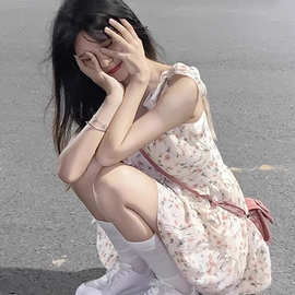 甜美风纯欲风裙V领碎花吊带裙2025年夏季新版花边收腰显瘦连衣裙