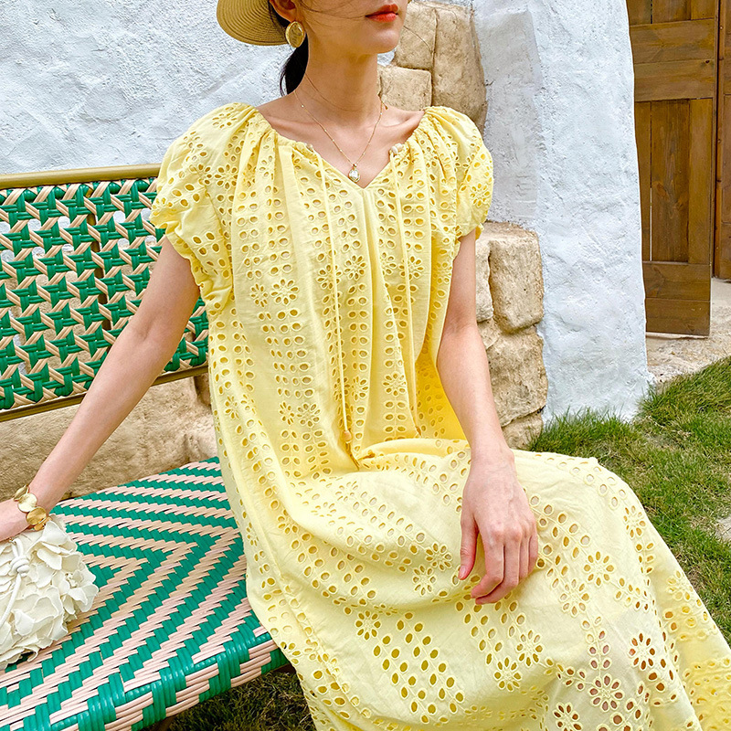 여름 새로운 홀리데이 스타일 원피스 여성용 반팔 비치 원피스 해변 휴가 유럽 스타일 여성용 루즈 미디 원피스