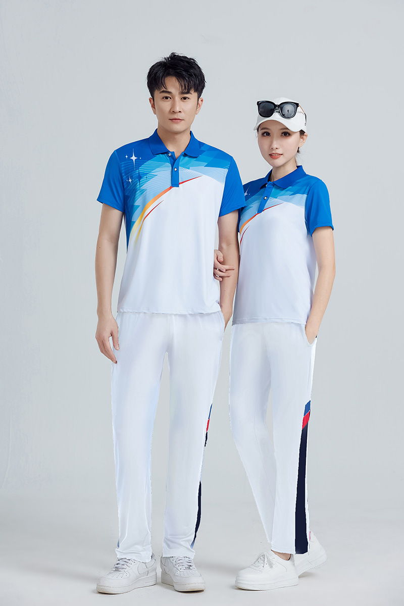 Camiseta azul con pantalones blancos 666