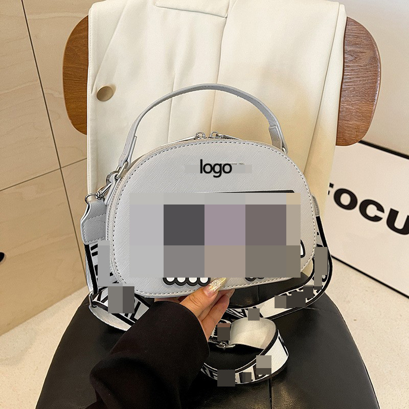 Bags transfronterizos bolso europeo y americano bolso femenino 2024 nuevo bolso de dibujos animados inclinados de moda de un hombro comercio exterior