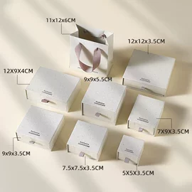 项链;耳钉;戒指