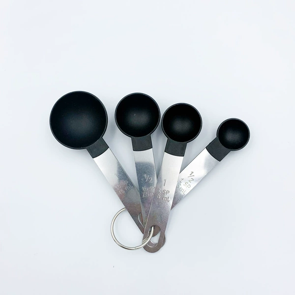 Black measuring spoon