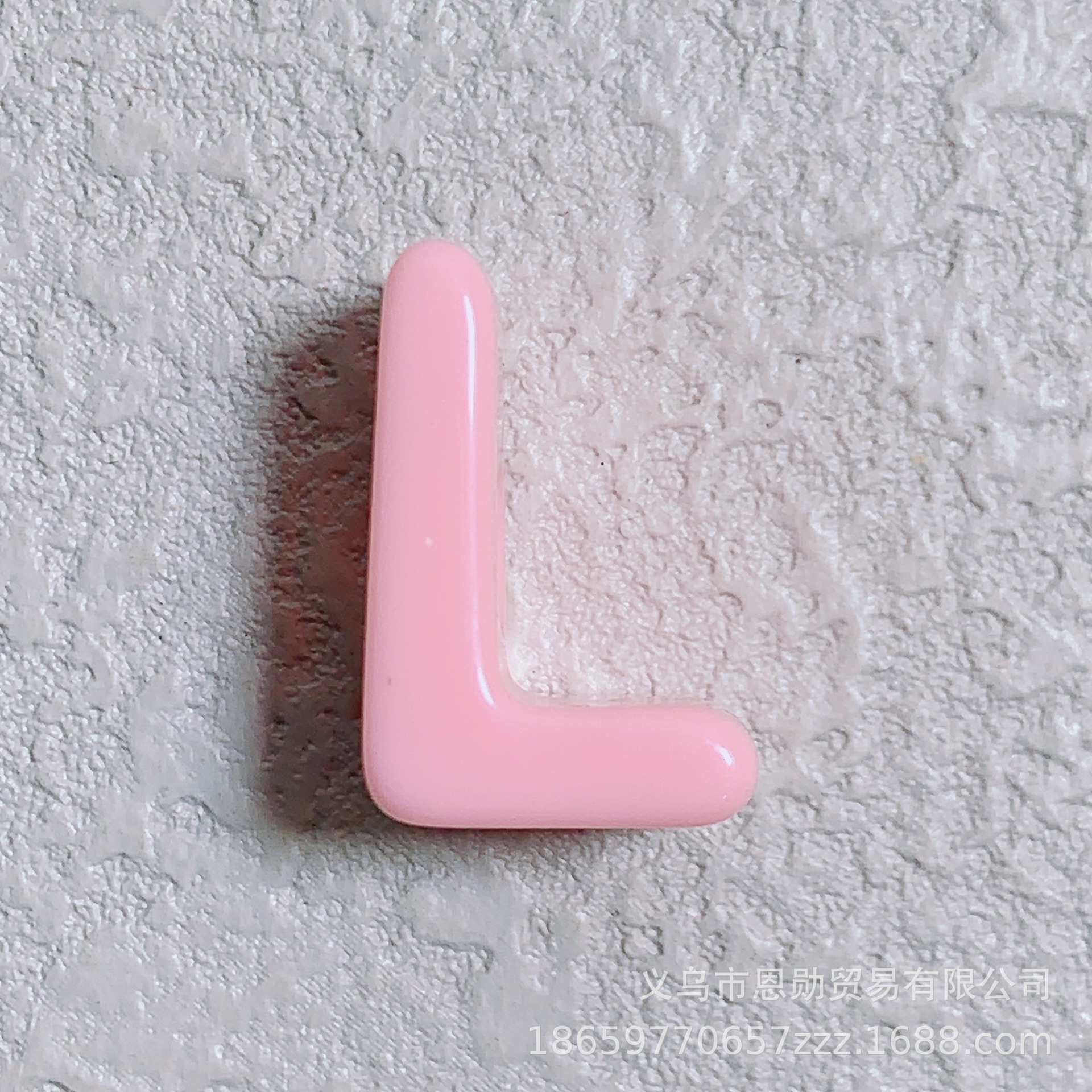 L (light pink)