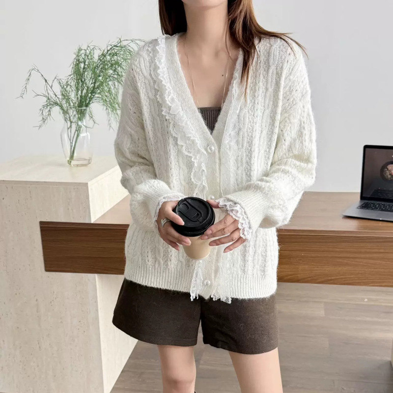 Korean-style autumn/winter new collection: sequin-embellished, lace-trimmed knitted cardigan with a V-neck, versatile and loose-fitting sweater coat for women