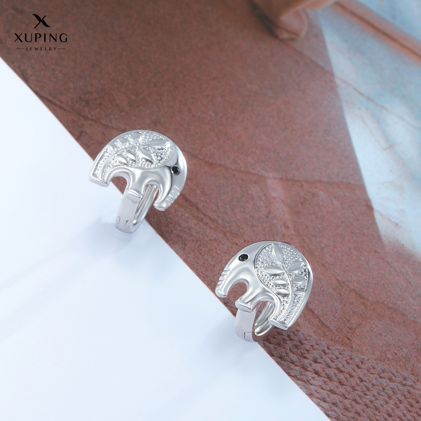 Pendientes Xuping con Forma de Elefante Pequeño y Diamantes Incrustados, Diseño Único, Pendientes Lindos, Joyería de Lujo Ligero con Elementos Animales, Venta al por Mayor