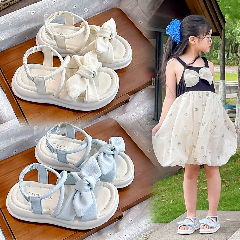 Sandálias para niñas 2026 verano nuevo niño arco de moda universal zapatos princesa zapatos de playa huecos niños